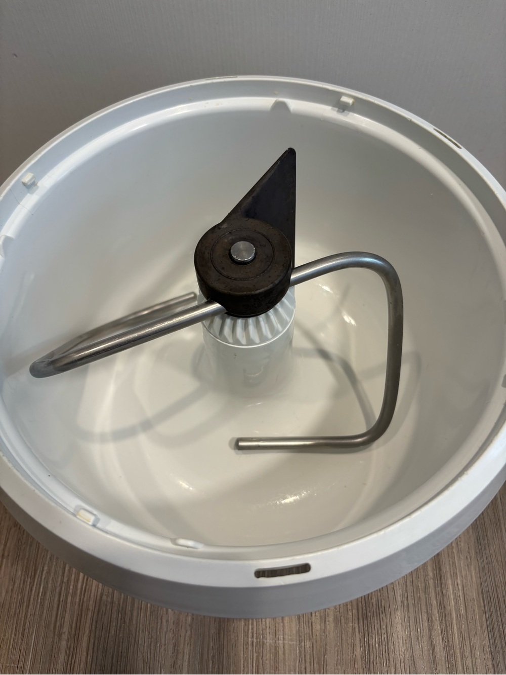 Bosch Universal 6.5 Quart Plus Stand Mixer 800W with dough hook  Work - Picture 9 of 9